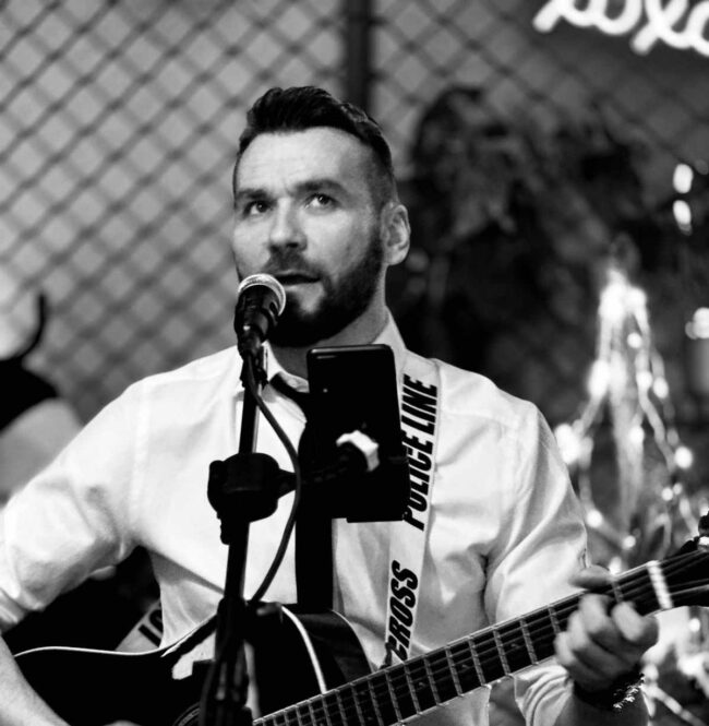 Marek Mrozioo - wieczór z muzyka na zywo